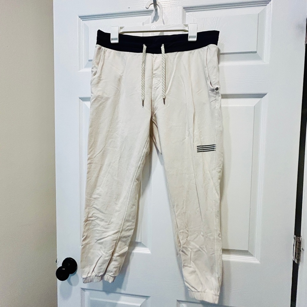 Vuori Women’s Jogger pants eggshell & black Large sweatpants
